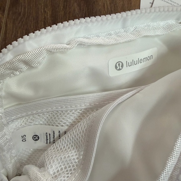 Lululemon White Everywhere Belt Bag - Picture 3 of 4